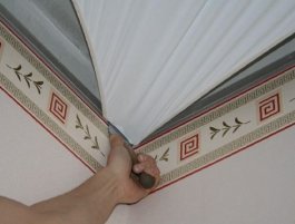 Как натягивают натяжные потолки
