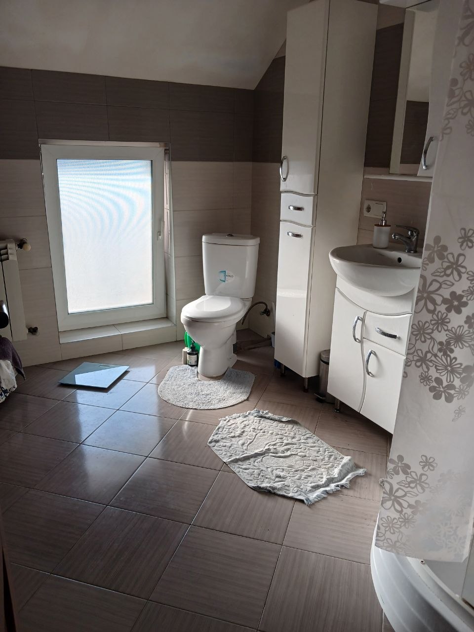 Продаж 2-поверхового будинку