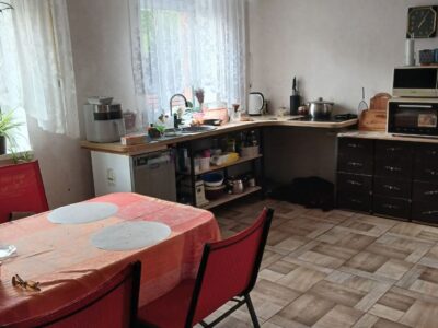 Продаж 2-поверхового будинку