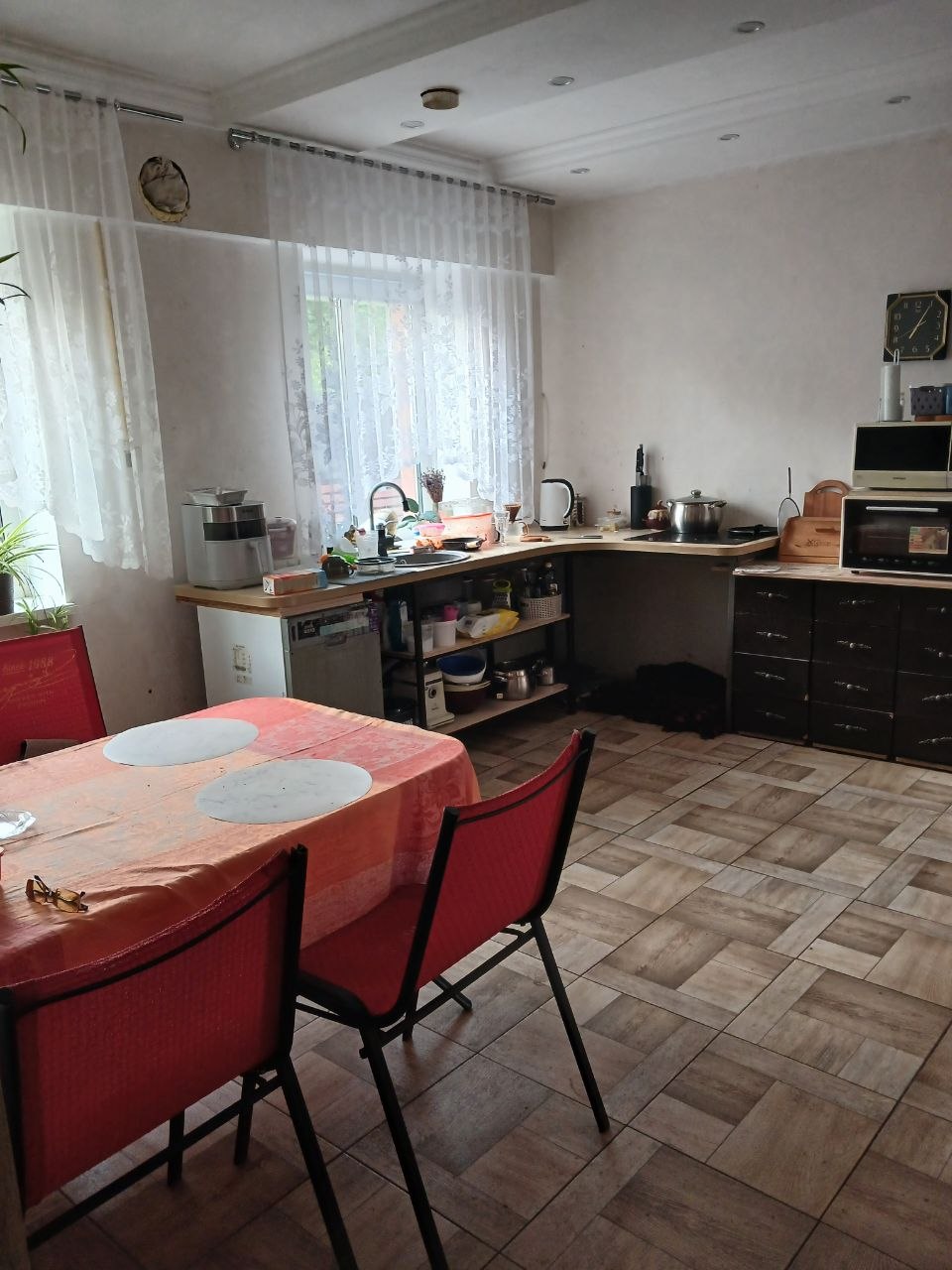 Продаж 2-поверхового будинку