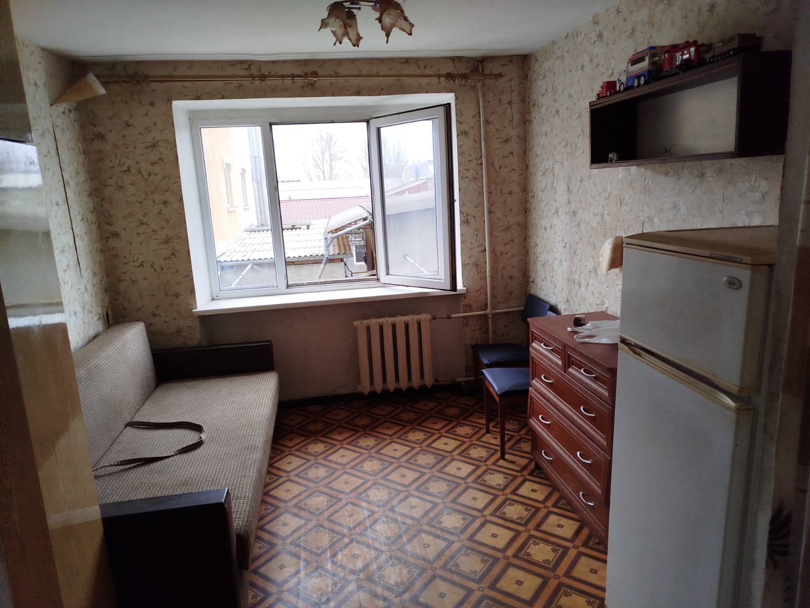 Продам комнату в коммуне 2/5, ул. Новикова/2 застава