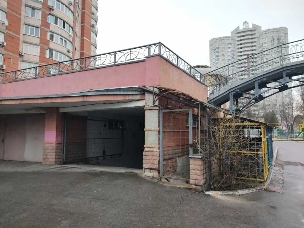 продаж підземний паркінг Київ, Деснянський, 16000 $