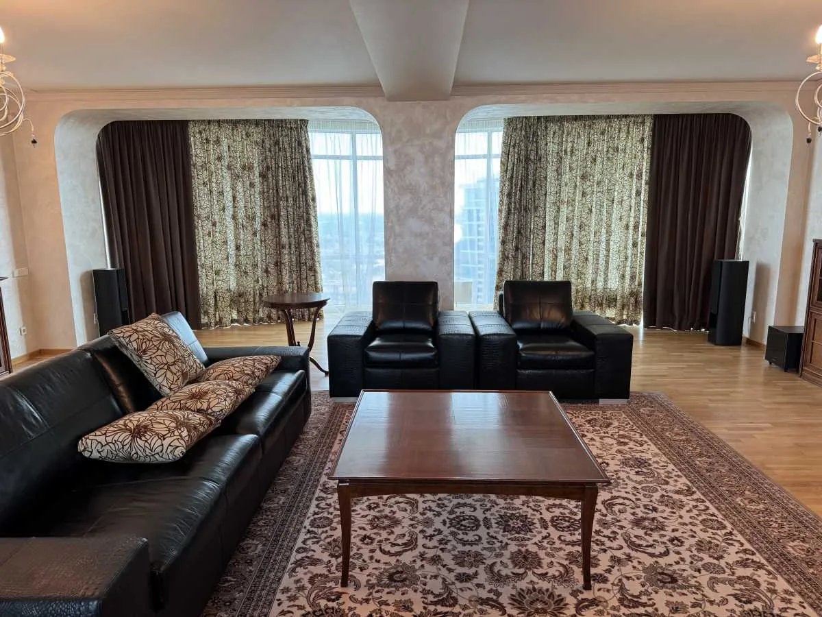 довгострокова оренда 4-к квартира Київ, Печерський, 2200 $/міс.