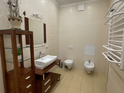 Сучасна квартира, центр. Коновальця вул. 32Б