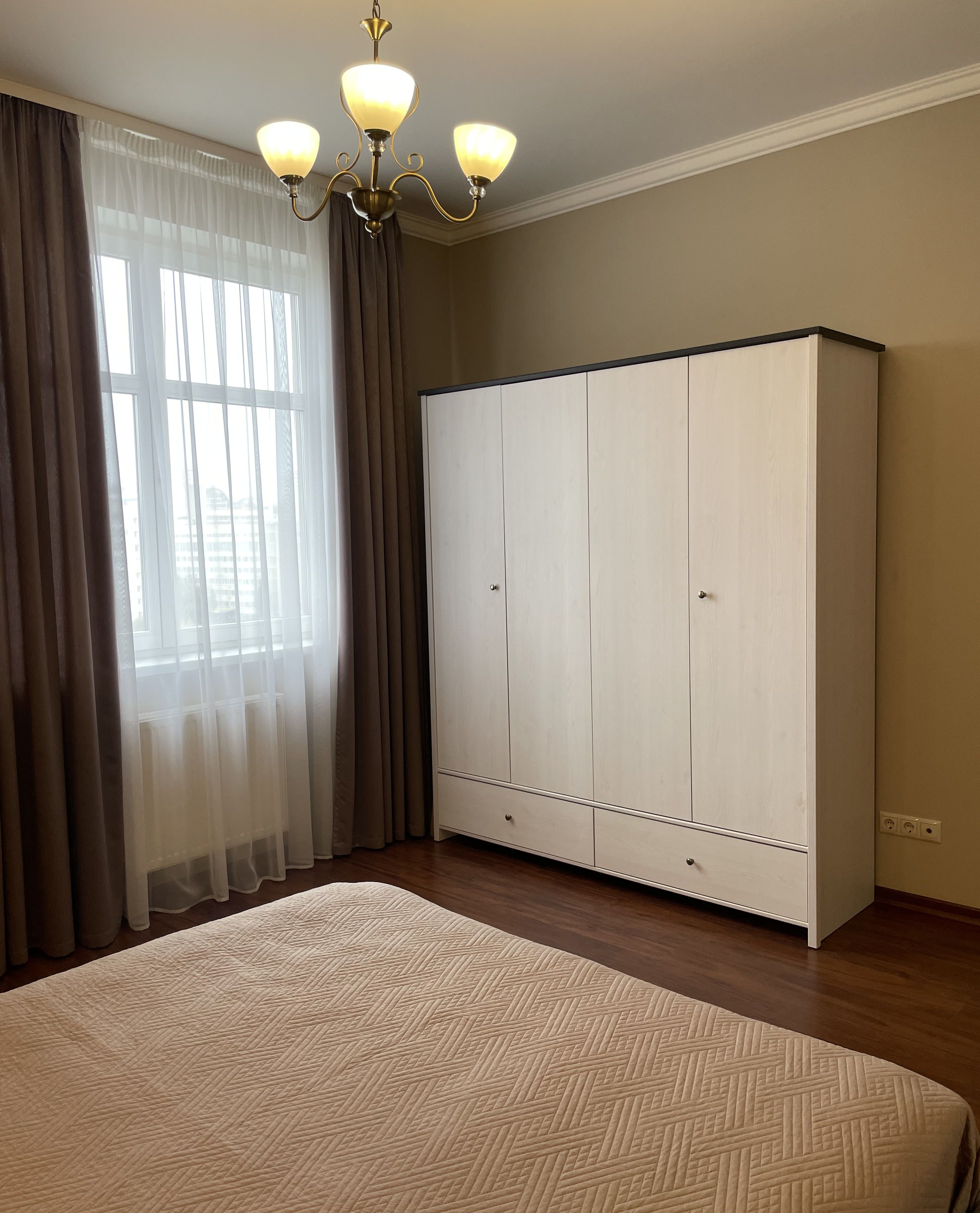 Сучасна квартира, центр. Коновальця вул. 32Б