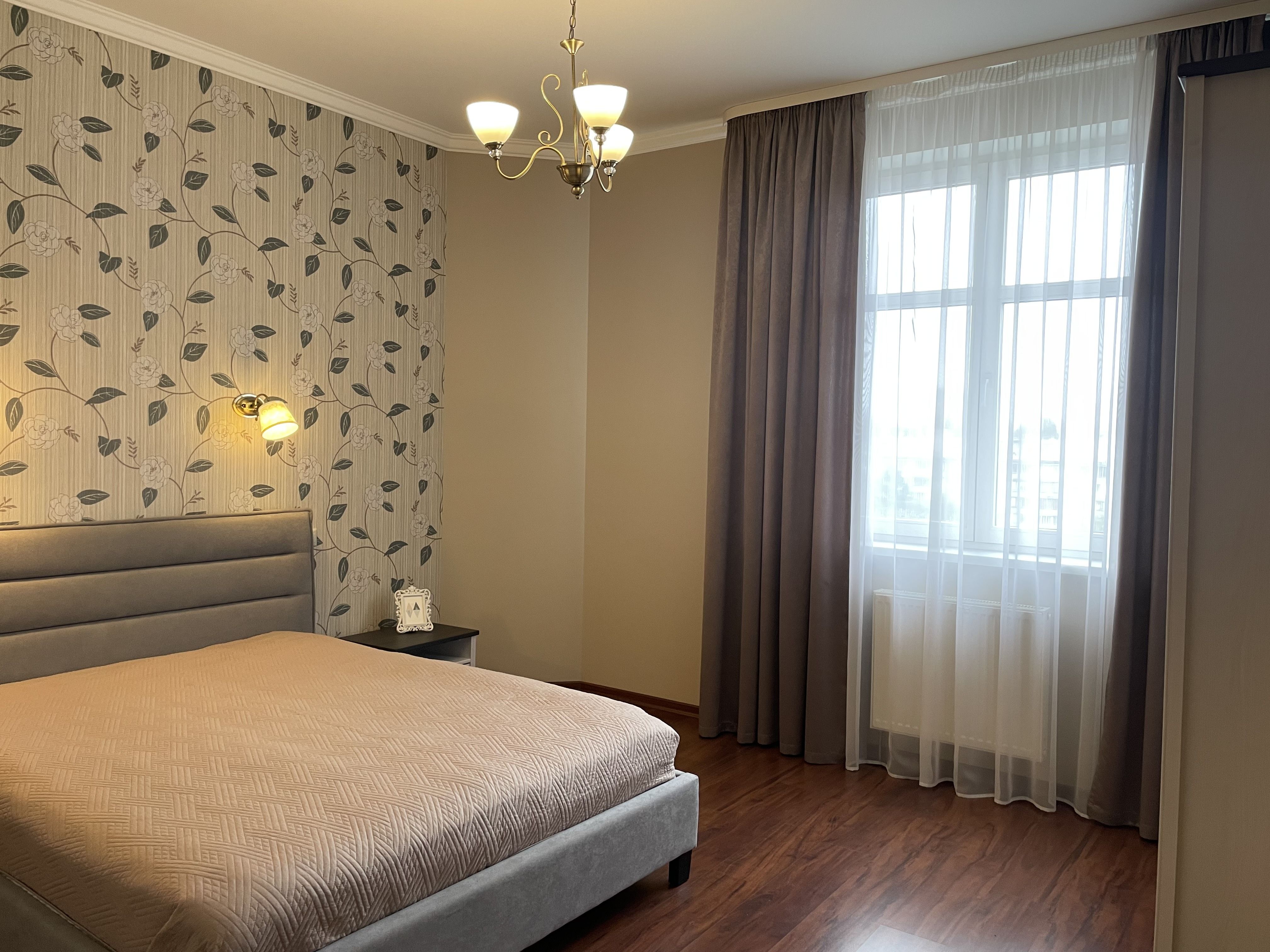 Сучасна квартира, центр. Коновальця вул. 32Б