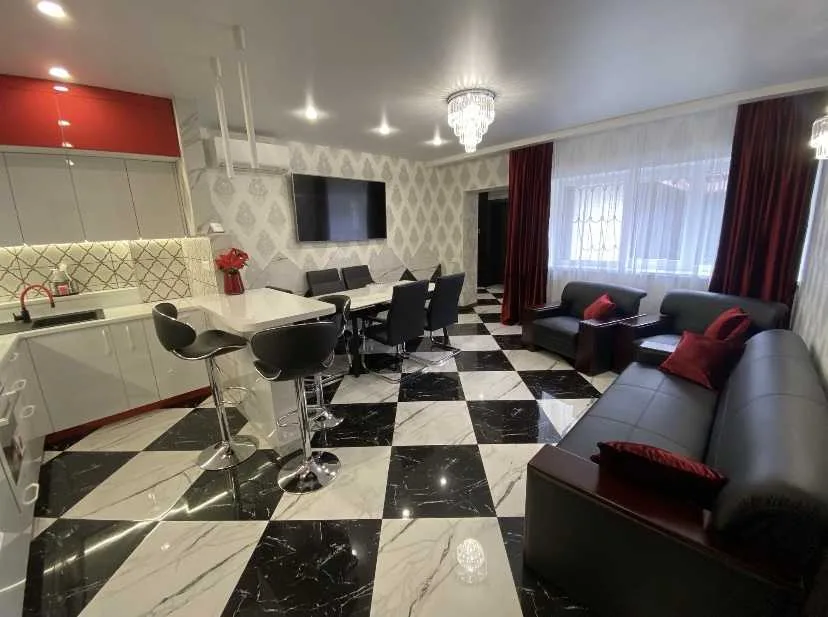 довгострокова оренда 5-к будинок Київ, Дарницький, 2700 $/міс.