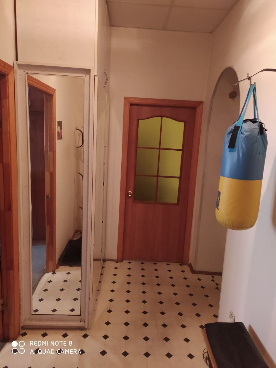 Продам 3 кімнатну квартиру в Києві біля метро Святошино