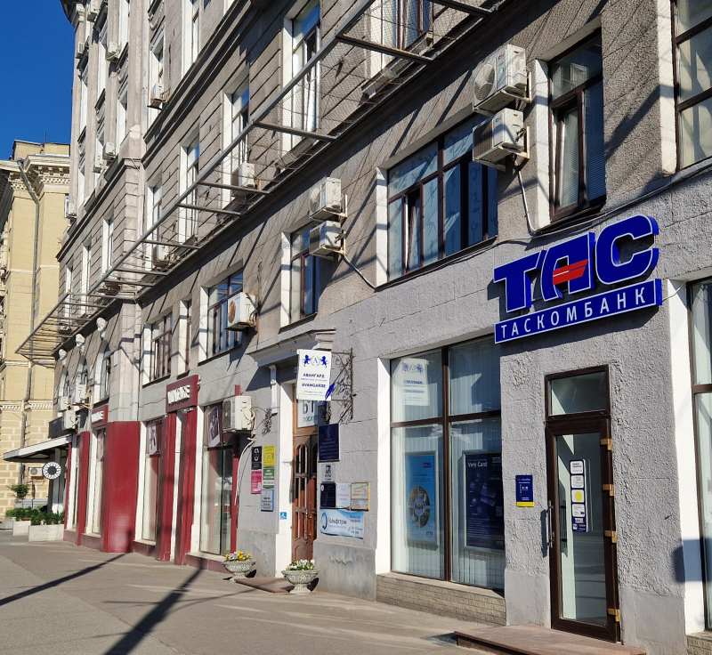 Сдам в аренду помещение 287м2, пл. Конституции 1.