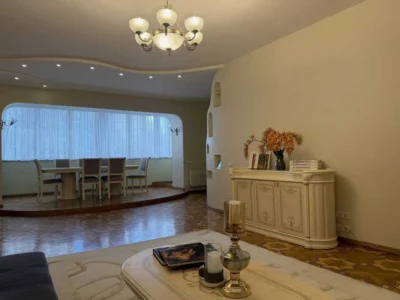 довгострокова оренда 4-к квартира Київ, Шевченківський, 1350 $/міс.