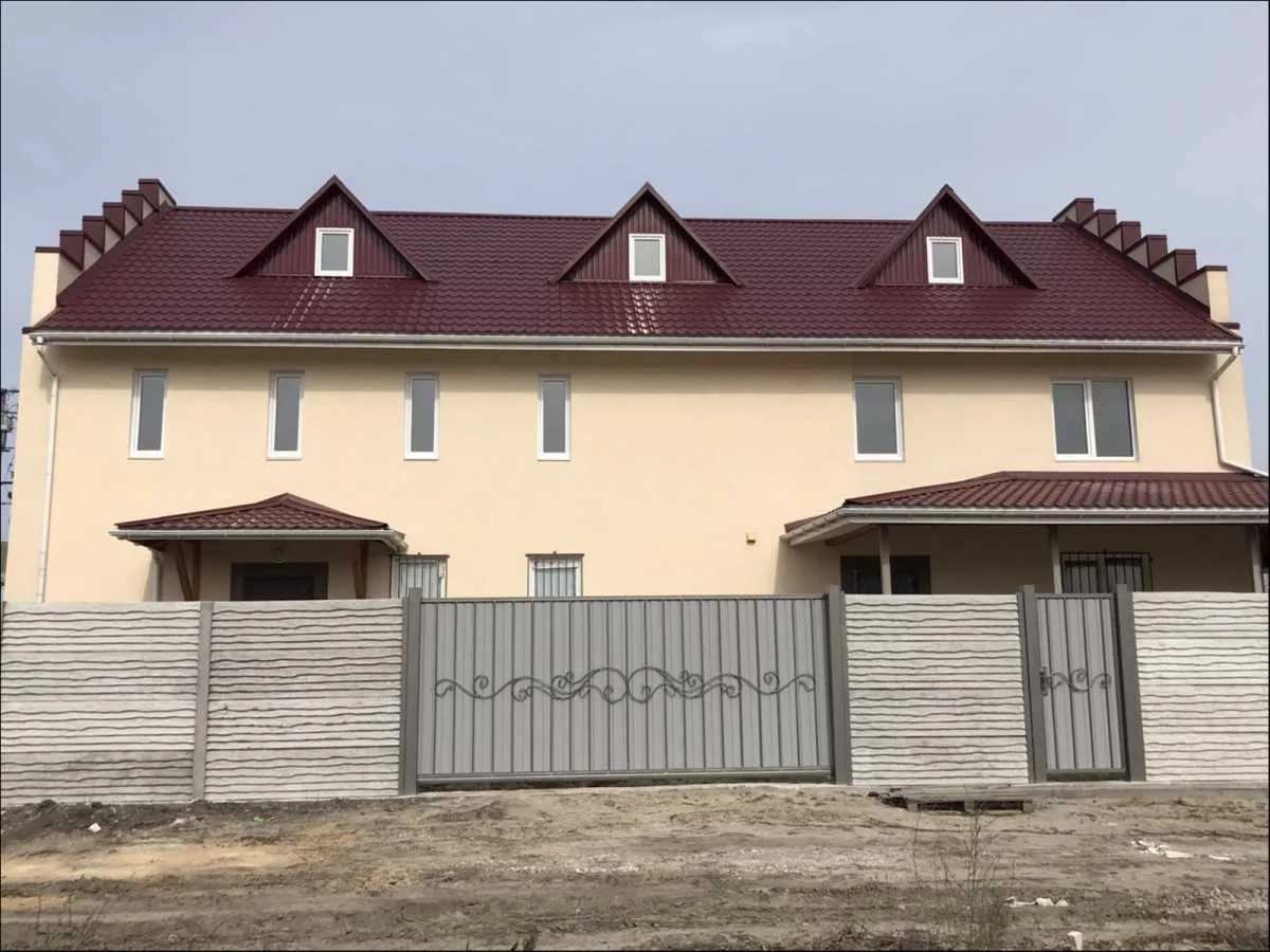 довгострокова оренда 8-к будинок Київ, Деснянський, 1800 $/міс.
