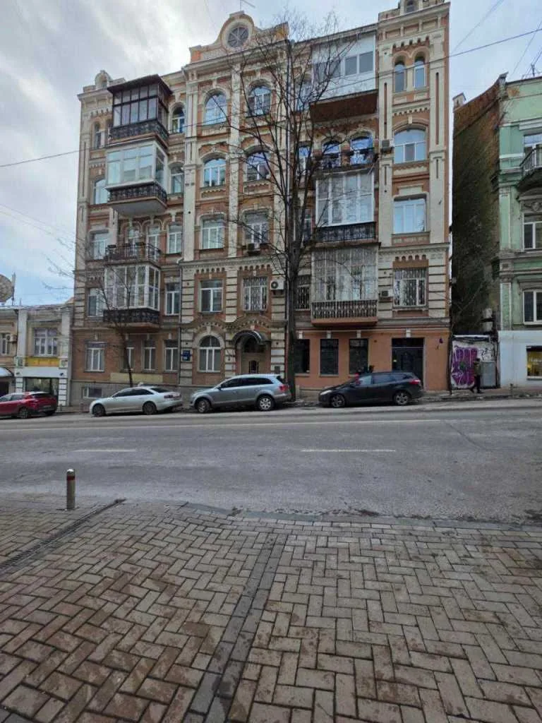 довгострокова оренда торгові площі Київ, Печерський, 2500 $/міс.