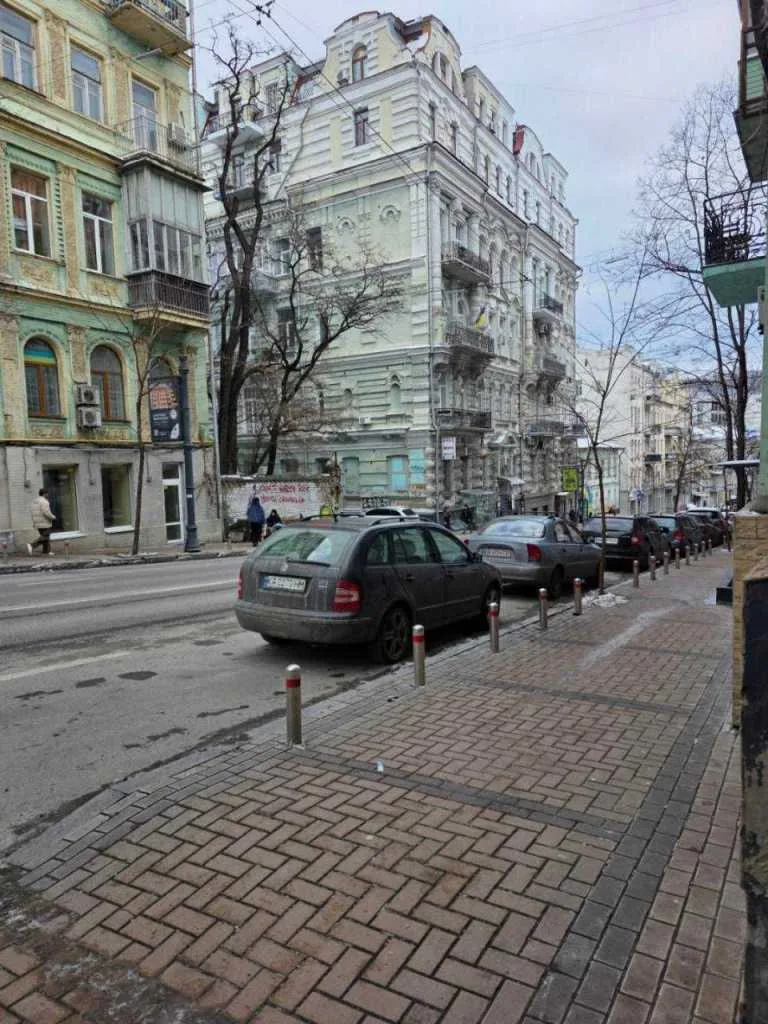 довгострокова оренда торгові площі Київ, Печерський, 2500 $/міс.