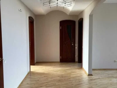 продаж 4-к квартира Київ, Солом`янський, 220000 $