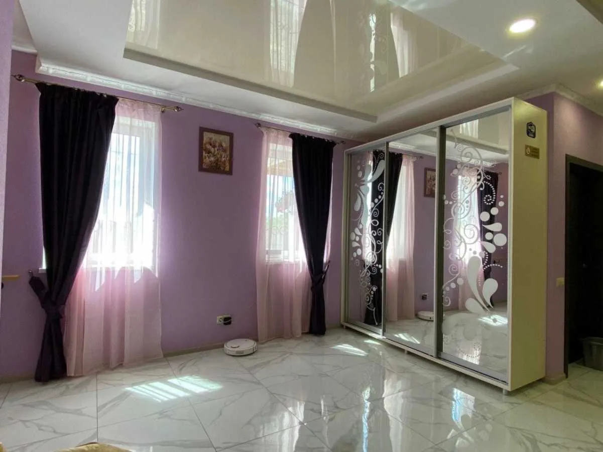 довгострокова оренда 8-к будинок Київ, Деснянський, 1800 $/міс.