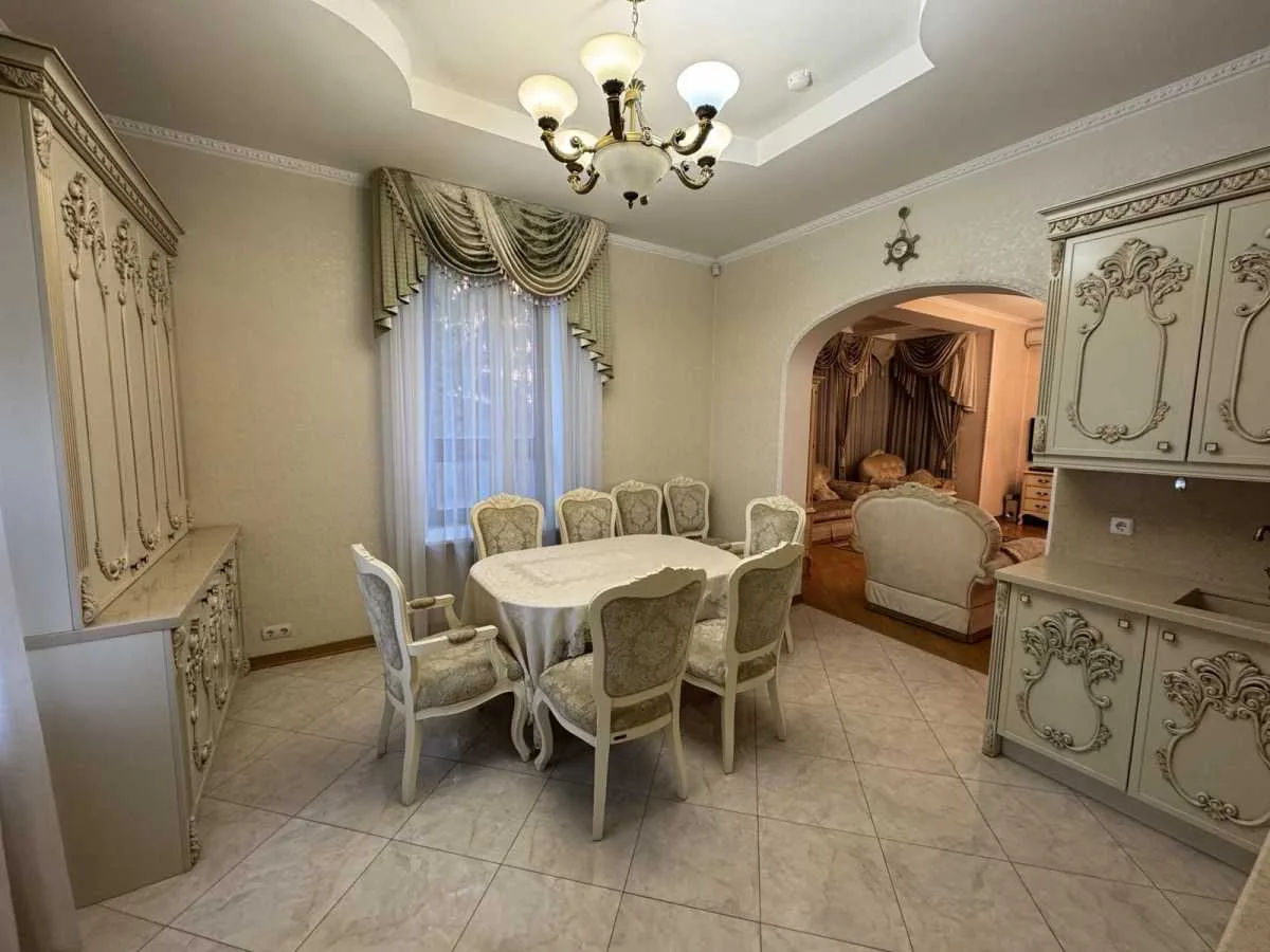 довгострокова оренда 14-к будинок Київ, Голосіївський, 9000 $/міс.