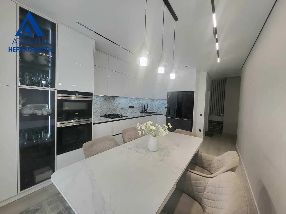 продаж 3-к квартира Луцьк, Струмівка, 105000 $