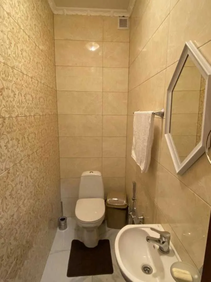 довгострокова оренда 8-к будинок Київ, Деснянський, 1800 $/міс.
