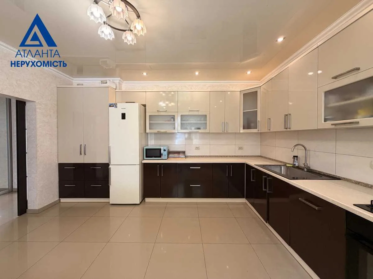 продаж 5-к квартира Луцьк, 215000 $