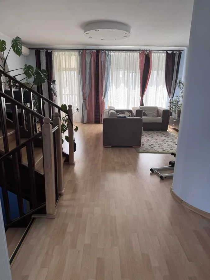 продаж 4-к таунхаус Київ, Дарницький, 149000 $