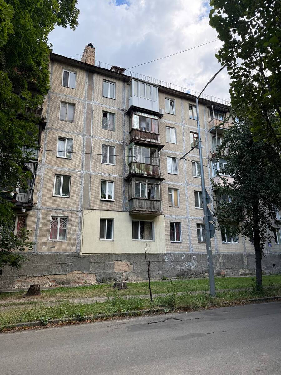 1кімн. Пл. Космонавтів. Мартиросяна, Антонова.