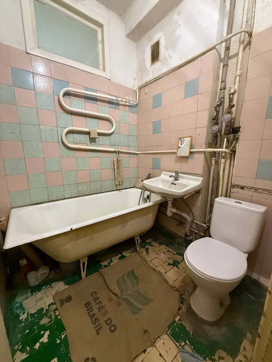 1кімн. Пл. Космонавтів. Мартиросяна, Антонова.