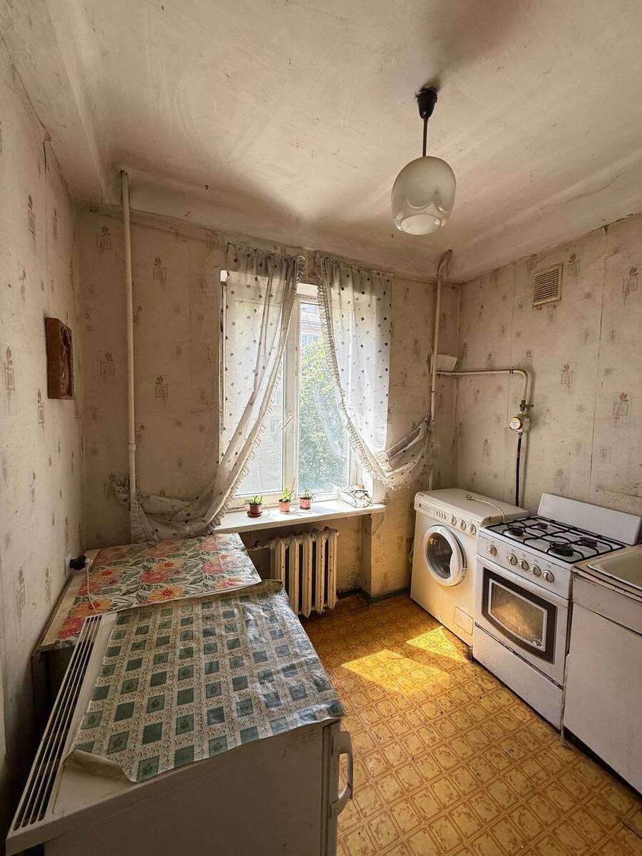1кімн. Пл. Космонавтів. Мартиросяна, Антонова.