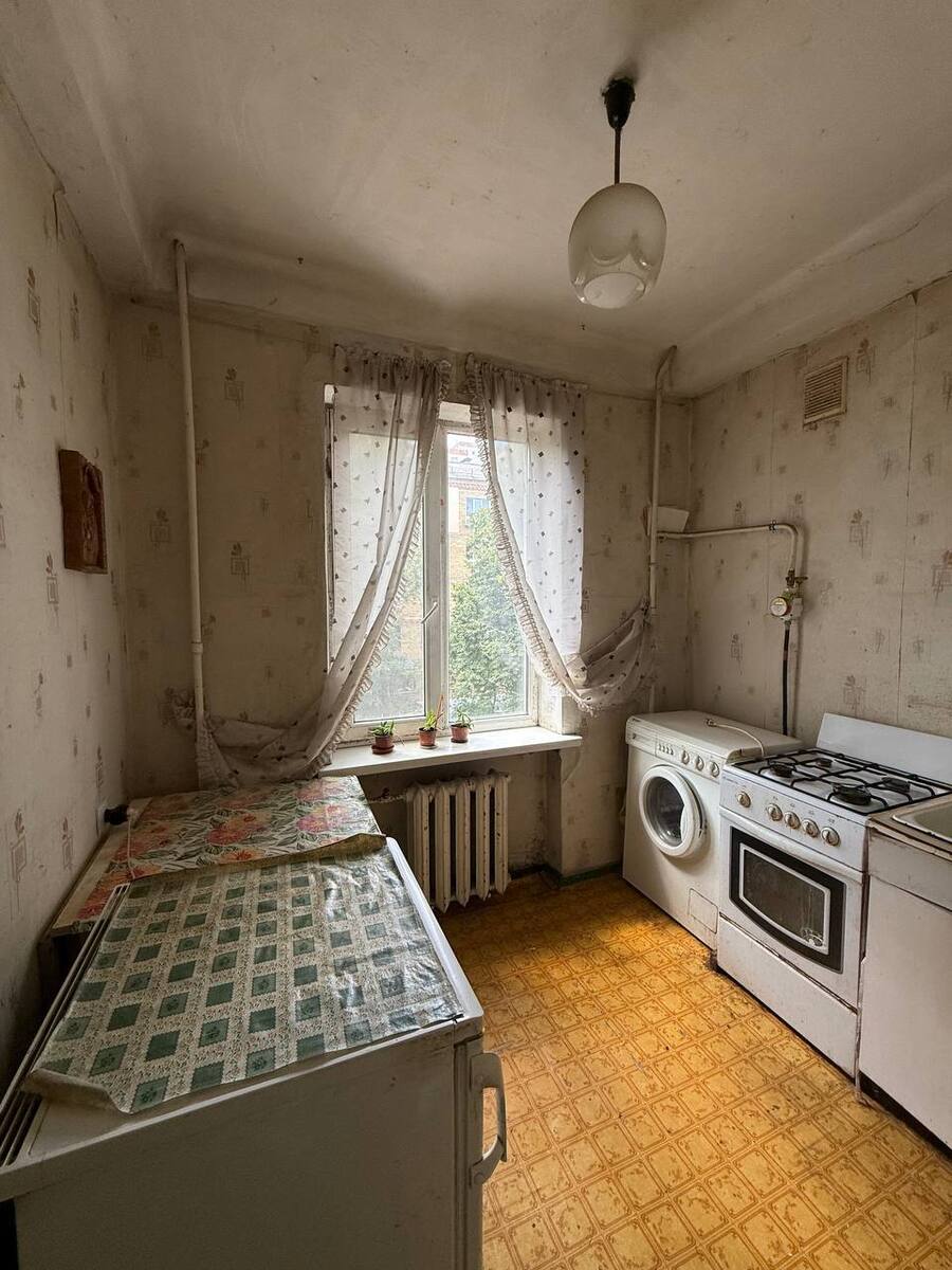 1кімн. Пл. Космонавтів. Мартиросяна, Антонова.