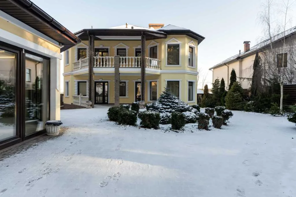 продаж 10-к будинок Києво-Святошинський, Стоянка, 799000 $