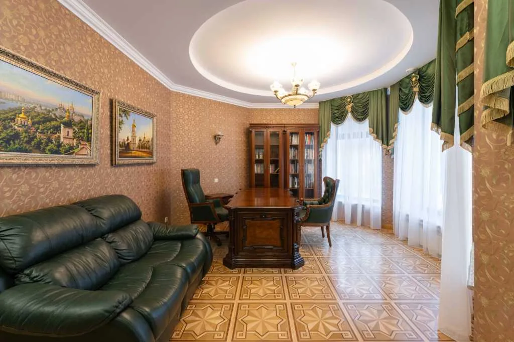 продаж 10-к будинок Києво-Святошинський, Стоянка, 799000 $