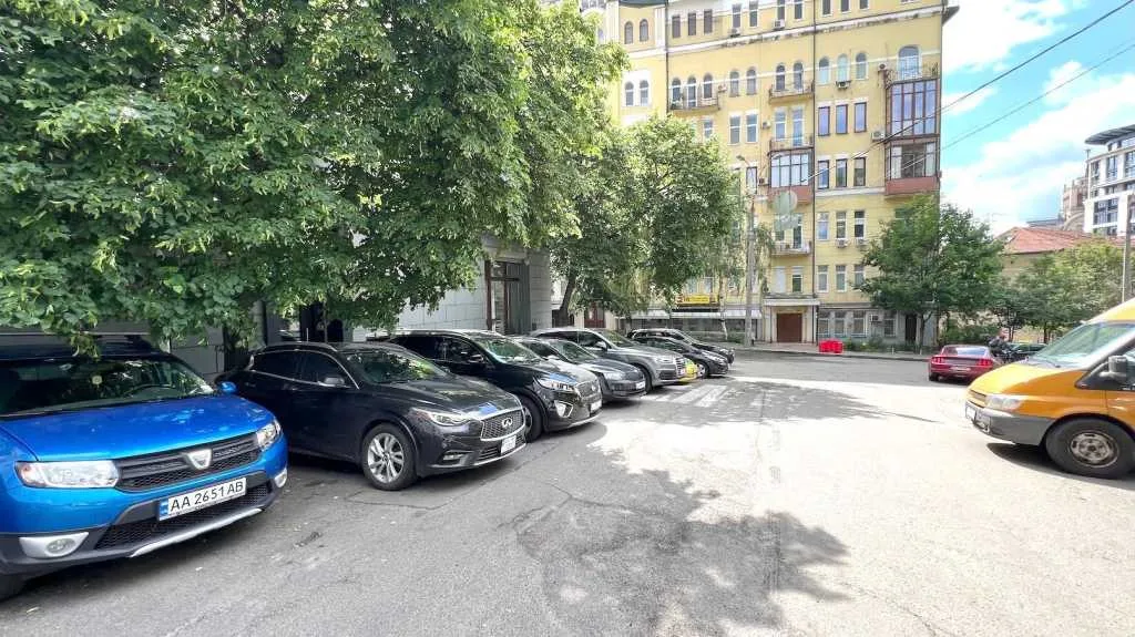 довгострокова оренда торгові площі Київ, Печерський, 5914 $/міс.