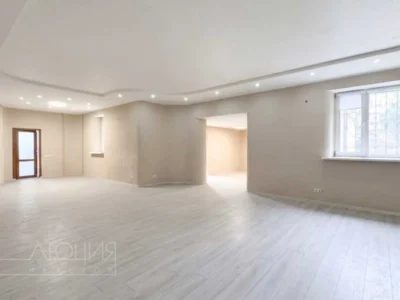 продаж об’єкт сфери послуг Київ, Оболонський, 261800 $