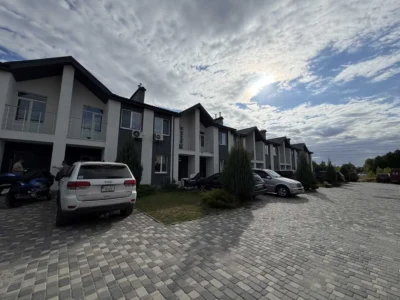 продаж 3-к таунхаус Броварський, Погреби, 65000 $