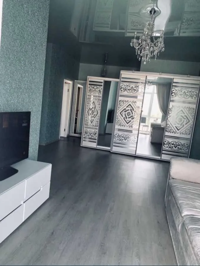 подобова оренда 2-к квартира Дніпро, Індустріальний, 1600 грн./добу