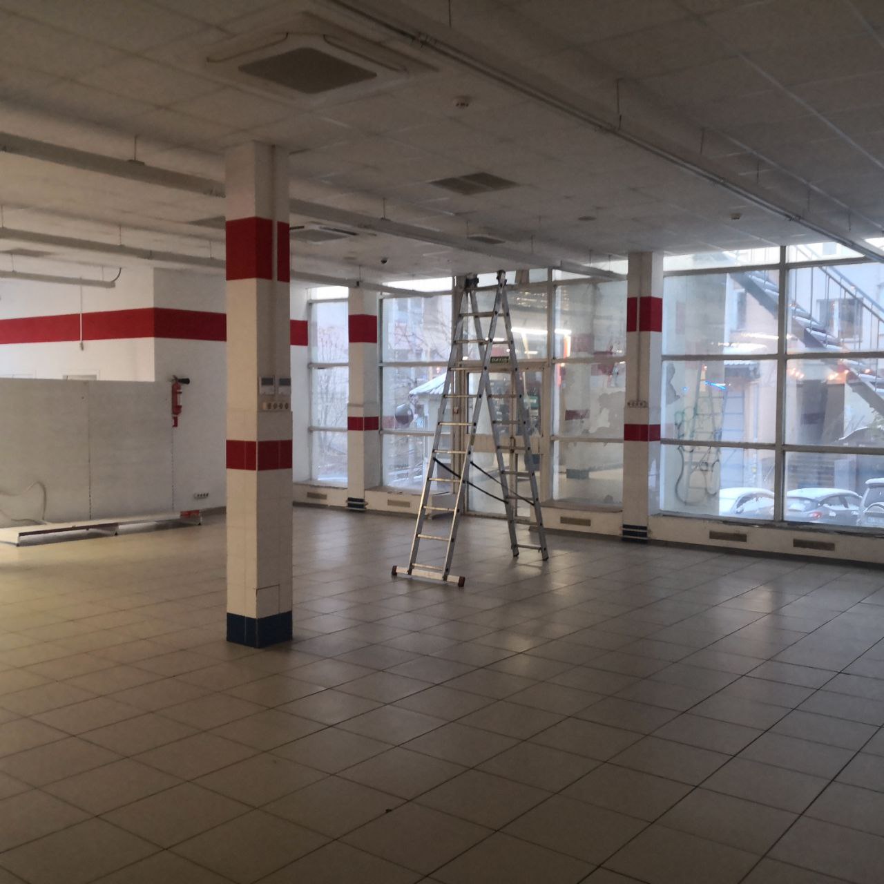 м. Київ, вул. Голего, 7, приміщення в ТЦ 150 м2