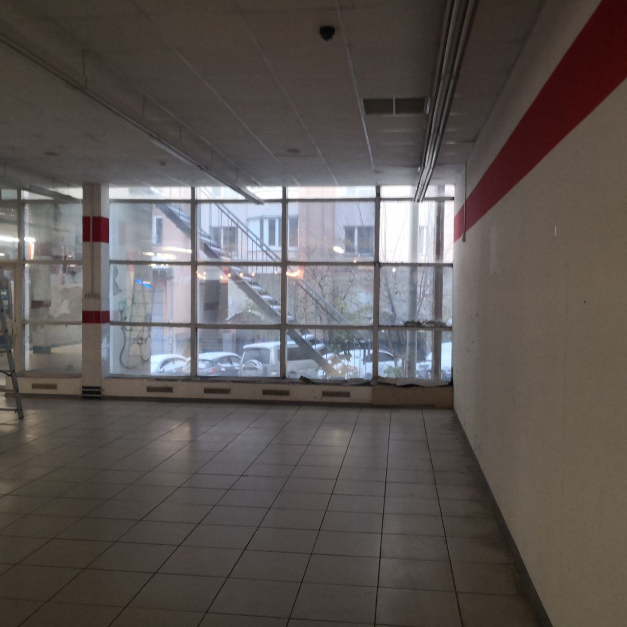 м. Київ, вул. Голего, 7, приміщення в ТЦ 150 м2