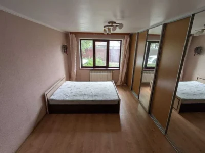 продаж 3-к частина будинку Київ, Деснянський, 134900 $