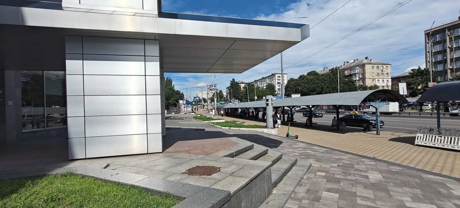 Оренда торгових приміщень в ТЦ Навігатор на бульварі Міхновського