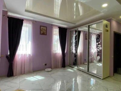 довгострокова оренда 8-к будинок Київ, Деснянський, 1800 $/міс.