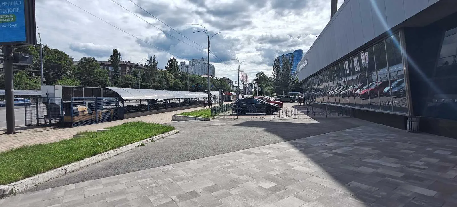 Оренда торгових приміщень в ТЦ Навігатор на бульварі Міхновського