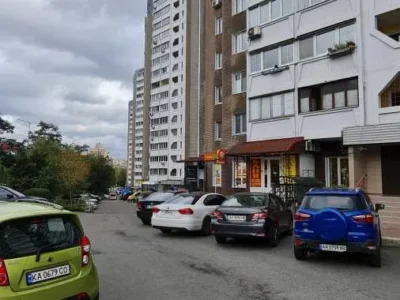 продаж торгові площі Київ, Дарницький, 190000 $