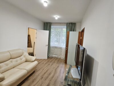 Продаж БЕЗ КОМІССІЇ затишної 2 кім квартири Печерськ, 42 м. кв, капітальний ремонт, меблі, вул Різницька 6.