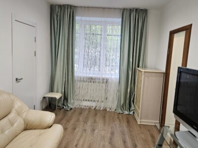 Продаж БЕЗ КОМІССІЇ затишної 2 кім квартири Печерськ, 42 м. кв, капітальний ремонт, меблі, вул Різницька 6.