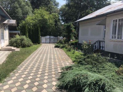 Продаж добротного цегляного будинку у с. Верхні Станівці, Вижницького району Чернівецької області