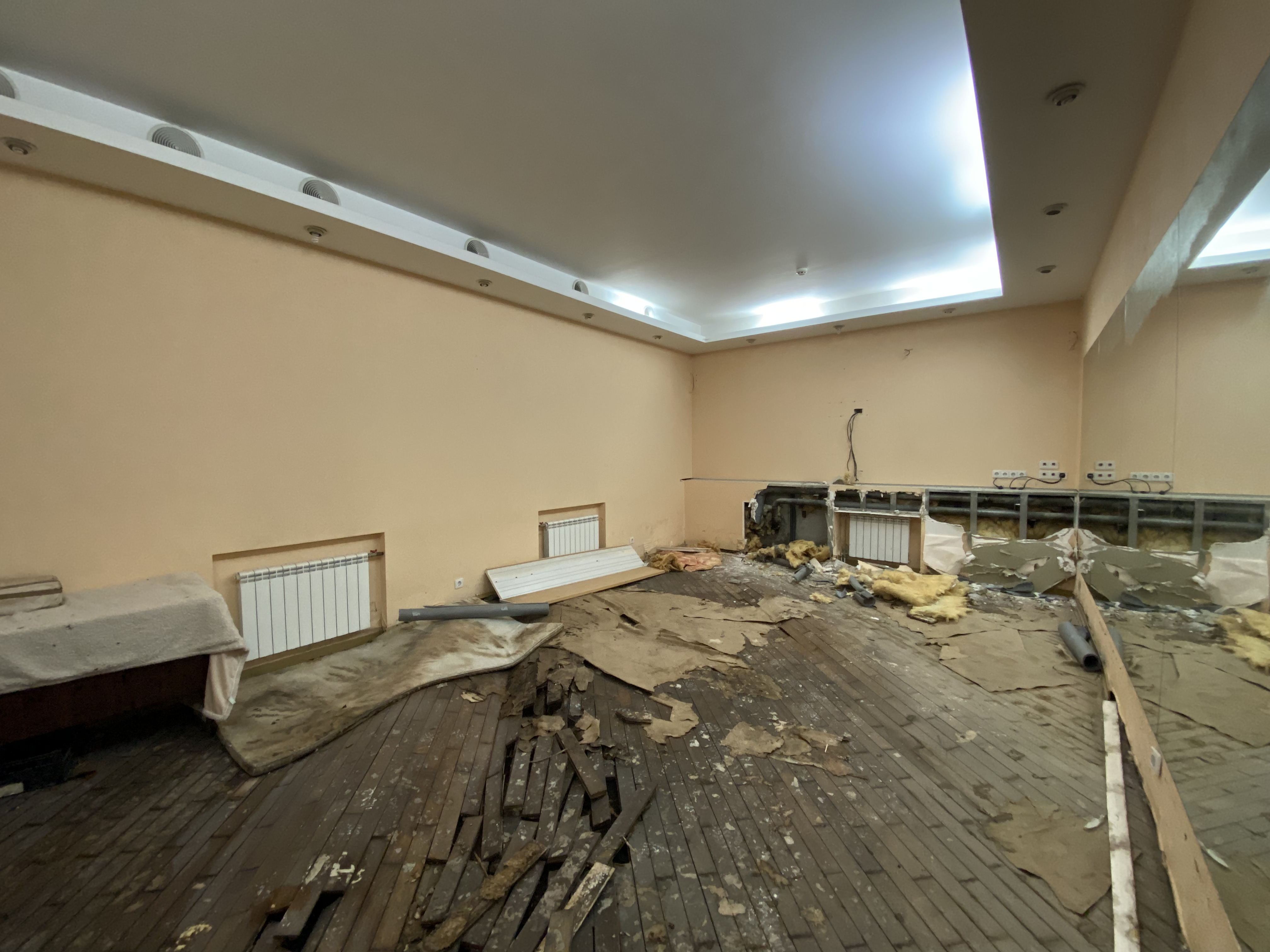 Продаж приміщення 67м2, Панаса Мирного 15, фасадний вхід, Печерськ, м. Печерська та Кловська