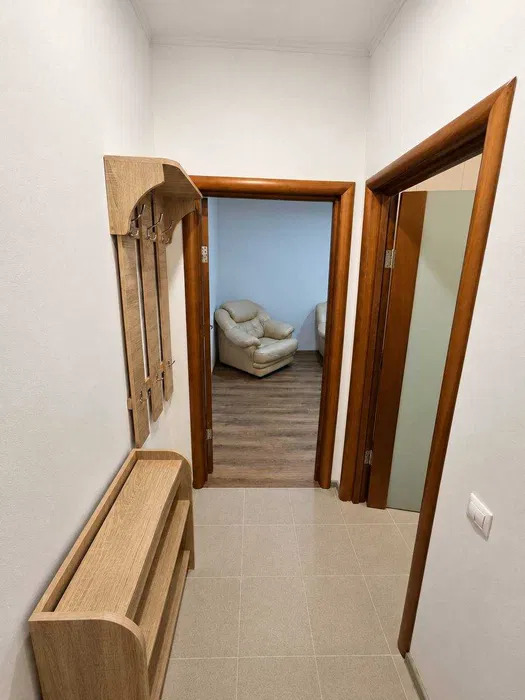 Продаж БЕЗ КОМІССІЇ затишної 2 кім квартири Печерськ, 42 м. кв, капітальний ремонт, меблі, вул Різницька 6.
