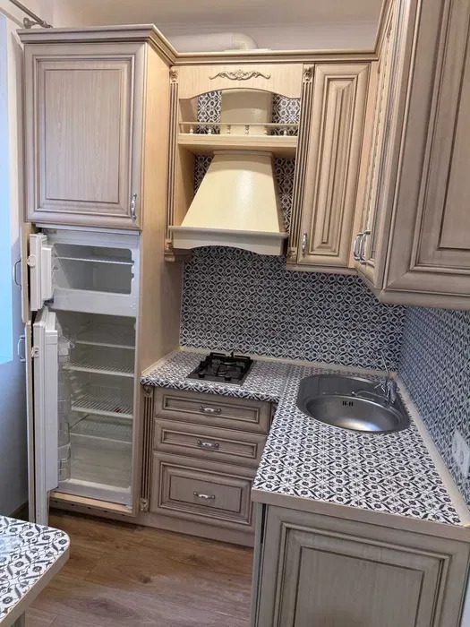 Продаж БЕЗ КОМІССІЇ затишної 2 кім квартири Печерськ, 42 м. кв, капітальний ремонт, меблі, вул Різницька 6.