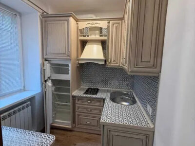 Продаж БЕЗ КОМІССІЇ затишної 2 кім квартири Печерськ, 42 м. кв, капітальний ремонт, меблі, вул Різницька 6.