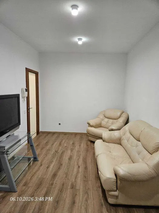 Продаж БЕЗ КОМІССІЇ затишної 2 кім квартири Печерськ, 42 м. кв, капітальний ремонт, меблі, вул Різницька 6.