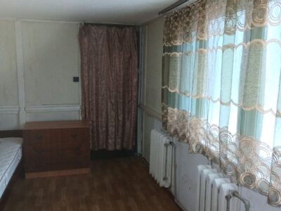Здам пів будинку,Інтернат